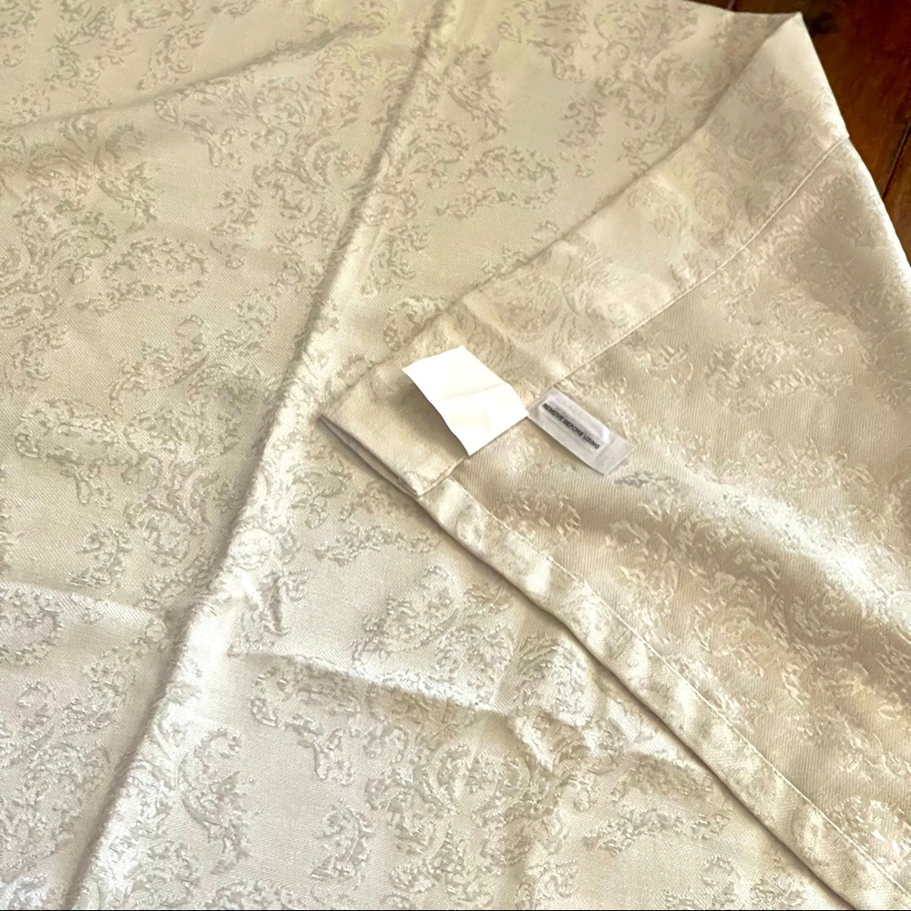 2 curtain panels